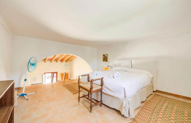 Cozy Stay in Historic Estate - Photo 11