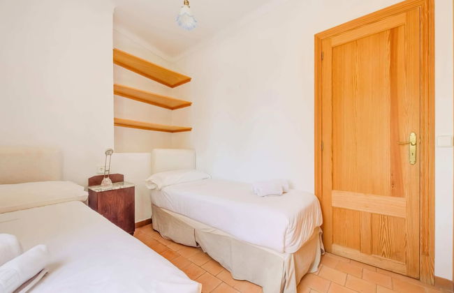 Cozy Stay in Historic Estate - Photo 3
