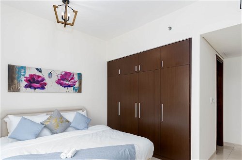 Photo 3 - Stylish 1 Bedroom in Marina Blue