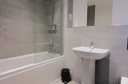 Photo 9 - 2 Bed 1 Bath Apart St Pauls Square Bham Parking