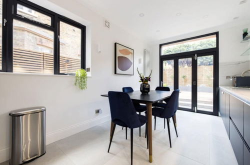 Photo 14 - The Streatham Hill Wonder - Spacious 4bdr House With Garden and Terrace