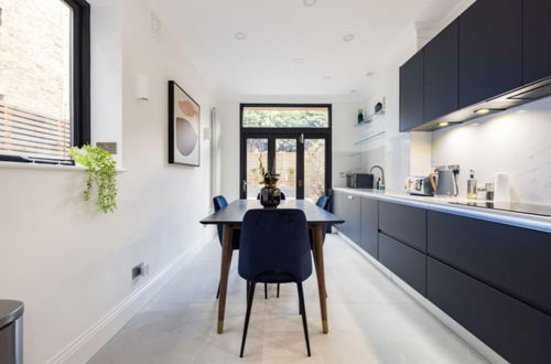 Photo 12 - The Streatham Hill Wonder - Spacious 4bdr House With Garden and Terrace