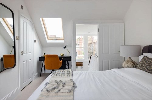 Photo 32 - The Streatham Hill Wonder - Spacious 4bdr House With Garden and Terrace