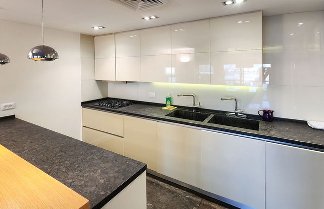 Holiday Luxury Home by FeelHome - Photo 17