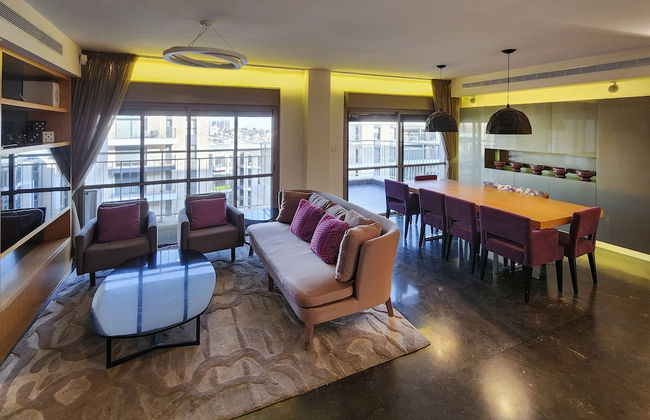 Holiday Luxury Home by FeelHome - Photo 10