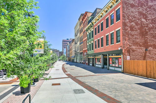 Photo 2 - Contemporary Cincinnati Condo - Pets Allowed