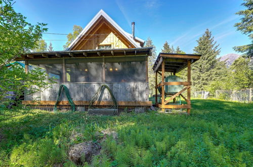 Photo 3 - Historic Century-old Cabin in Downtown Hope