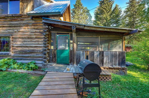 Photo 19 - Historic Century-old Cabin in Downtown Hope