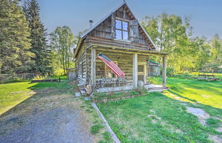 Photo 2 - Historic Century-old Cabin in Downtown Hope