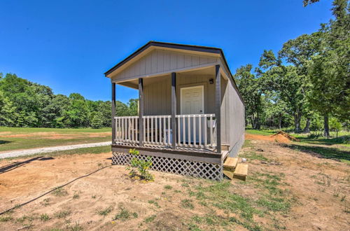 Photo 18 - Modern Alba Tiny Home Near Lake Fork Boating