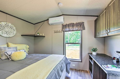 Photo 16 - Modern Alba Tiny Home Near Lake Fork Boating