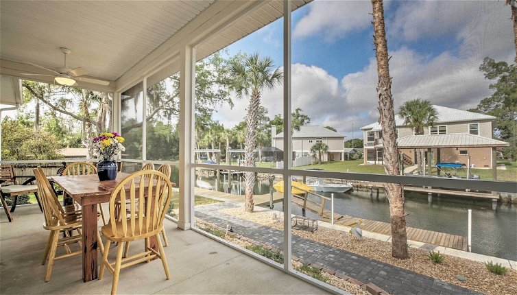 Foto 1 - Canalside Crystal River Home w/ Dock & Kayaks