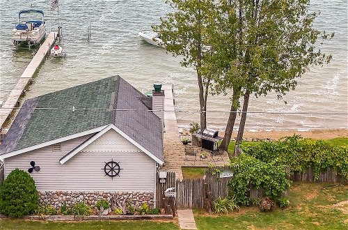 Foto 25 - Charming Nautical Cottage on Little Traverse Lake