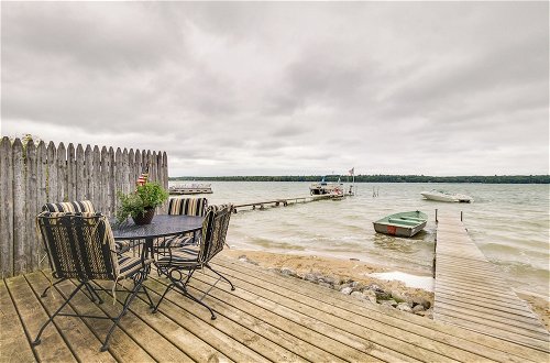 Foto 22 - Charming Nautical Cottage on Little Traverse Lake