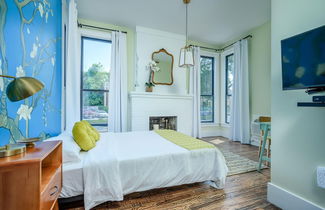 Photo 3 - Historic B&B in Heart of ATX - 3 Suites Sleeps 10