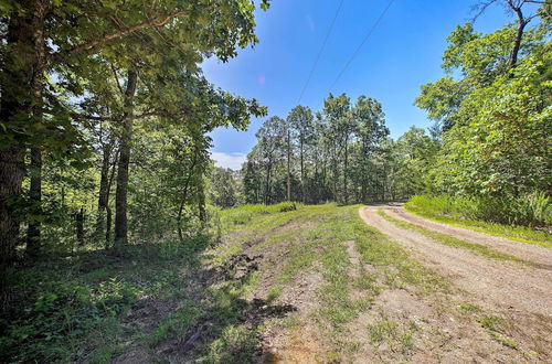 Photo 9 - Secluded Studio w/ Deck, ~8 Miles to Beaver Lake