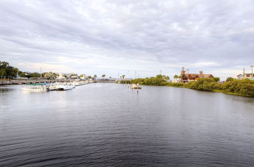 Foto 6 - Waterfront Cedar Key Duplex Home w/ Private Dock