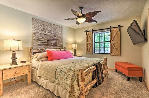 Foto 28 - Chic Sevierville Cabin w/ Hot Tub & Mountain Views