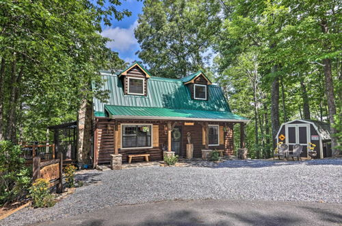 Photo 19 - Chic Sevierville Cabin w/ Hot Tub & Mountain Views