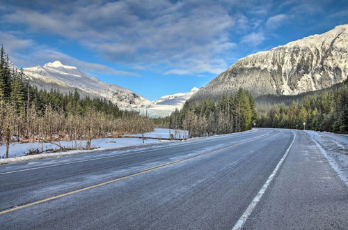 Foto 3 - Expansive Getaway ~2 Miles to Mendenhall Glacier