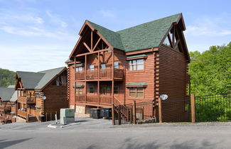 Photo 1 - Mountain Theatre Lodge