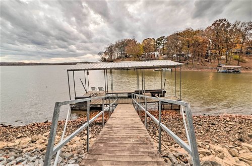 Foto 19 - Lake Barkley Home With Fire Pit & Private Dock