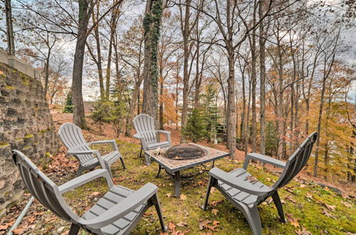 Foto 1 - Lake Barkley Home With Fire Pit & Private Dock