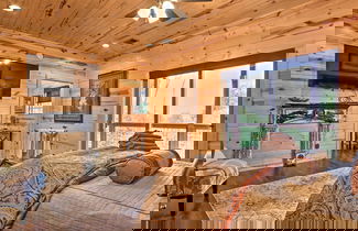 Foto 3 - Woodsy Retreat w/ Fire Pit & Resort Amenities
