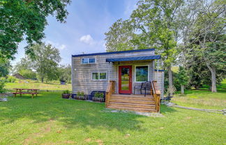 Foto 1 - Abingdon Vacation Rental Tiny Home on 10-acre Farm