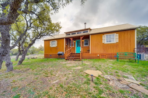 Photo 15 - Pet-friendly Kerrville Vacation Rental Farmhouse