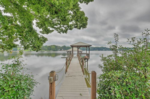 Foto 2 - Waterfront Sherrills Ford Home w/ Boat Dock