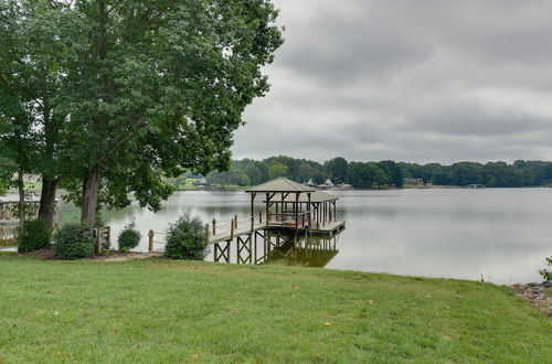 Foto 25 - Waterfront Sherrills Ford Home w/ Boat Dock