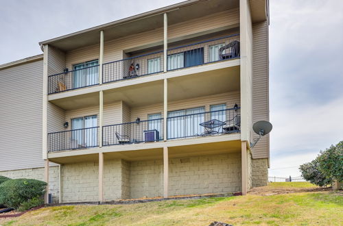 Photo 35 - Lake Hamilton Getaway w/ Balcony + Lake Access