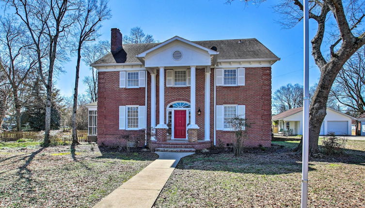 Foto 1 - Delightful Retreat w/ Fireplace + Large Yard