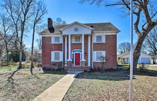 Photo 1 - Delightful Retreat w/ Fireplace + Large Yard