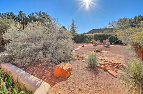 Foto 10 - Central Sedona Home w/ Red Rock Mountain View