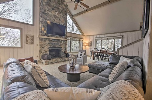 Foto 29 - Mountaintop Wintergreen Resort Home w/ Deck+views