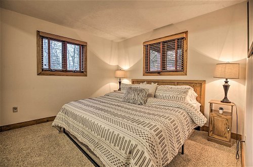 Photo 32 - Mountaintop Wintergreen Resort Home w/ Deck+views