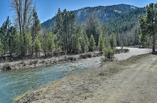 Photo 29 - Darby Cabin in National Forest: Walk to River