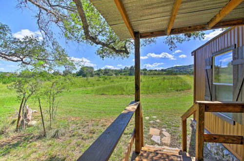 Foto 4 - Quiet Utopia Cabin w/ Deck & Mountain Views