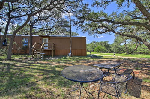 Foto 7 - Quiet Utopia Cabin w/ Deck & Mountain Views