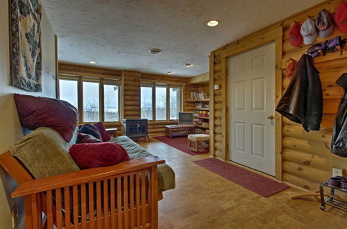 Foto 9 - Spacious Gilford Retreat w/ Deck: 2 Mi to Skiing