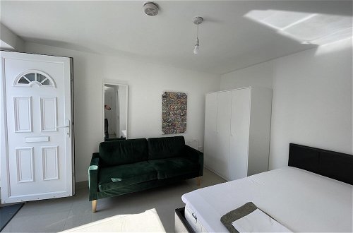 Foto 7 - Immaculate 1-bed Studio in London