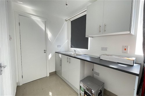 Photo 28 - Immaculate 1-bed Studio in London