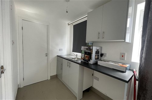 Photo 13 - Immaculate 1-bed Studio in London
