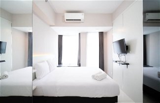 Photo 3 - Nice And Comfy Studio At Supermall Mansion Apartment