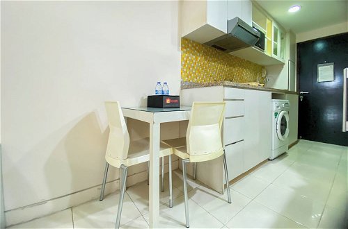 Photo 10 - Fancy And Nice Studio At Tamansari Sudirman Apartment