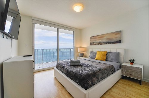 Photo 7 - Direct Ocean View 3Br at Brickell