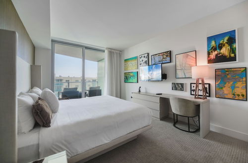 Photo 6 - Beachfront Bliss: Luxe Condo in Hollywood