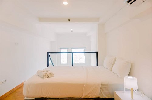 Foto 2 - Modern And Cozy Studio Loft Apartment At Kingland Avenue